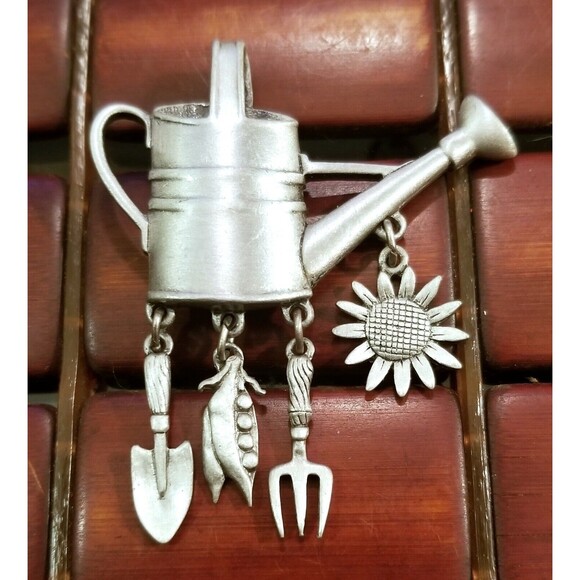 JJ Jonette Pewter Watering Can Sunflower Peas Gardening Tool Charms Brooch 2.5" - Picture 1 of 2